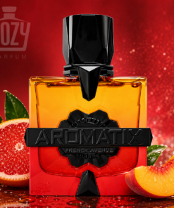 French Avenue Aromatix Forbidden Fruit Extrait de Parfum egy intenzív, csábító illatkompozíció, amely a vérnarancs frissességét, az őszibarack lédússágát és a mély, gyantás vanília melegségét ötvözi. Az extrait koncentrációnak köszönhetően hosszan tartó, karakteres illatélményt nyújt, miközben a gyümölcsös és gourmand jegyek harmonikus egyensúlya modern, érzéki aurát teremt. Ideális választás azok számára, akik merész, mégis kifinomult illatot keresnek.