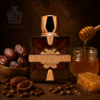 French Avenue Aromatix Naughty Dates Extrait de Parfum Unisex 4 French Avenue Aromatix Naughty Dates Extrait de Parfum egy gazdag, gourmand illat, amely a szirupos datolya édességét ötvözi fűszeres és mély, fás jegyekkel. A citrusos nyitány frissességét kardamom emeli ki, míg a szívben méz, kávé és mogyoró teremt dekadens karaktert. Az extrait koncentráció hosszan tartó, intenzív illatélményt biztosít, amelyet a karamell, borostyán, szantálfa és vanília meleg alapja tesz teljessé. Ideális választás azoknak, akik édes, érzéki és luxus hatású parfümöt keresnek.