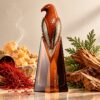 Le Falcon Dubai Extrait de Parfum rózsabors, sáfrány, üröm, mahónia, cédrusfa, tömjén és Akigalawood illatjegyekkel.